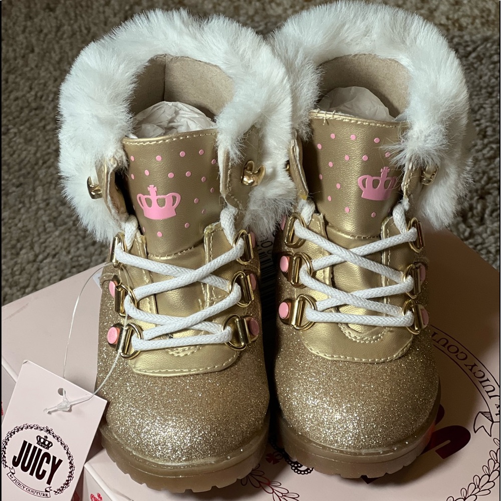Little girl size 6 Juicy boots color: Gold NWT